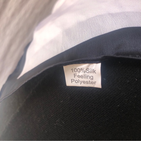 Unbranded graphic square scarf black and ivory 27” x 27” silk like polyester - Picture 3 of 4